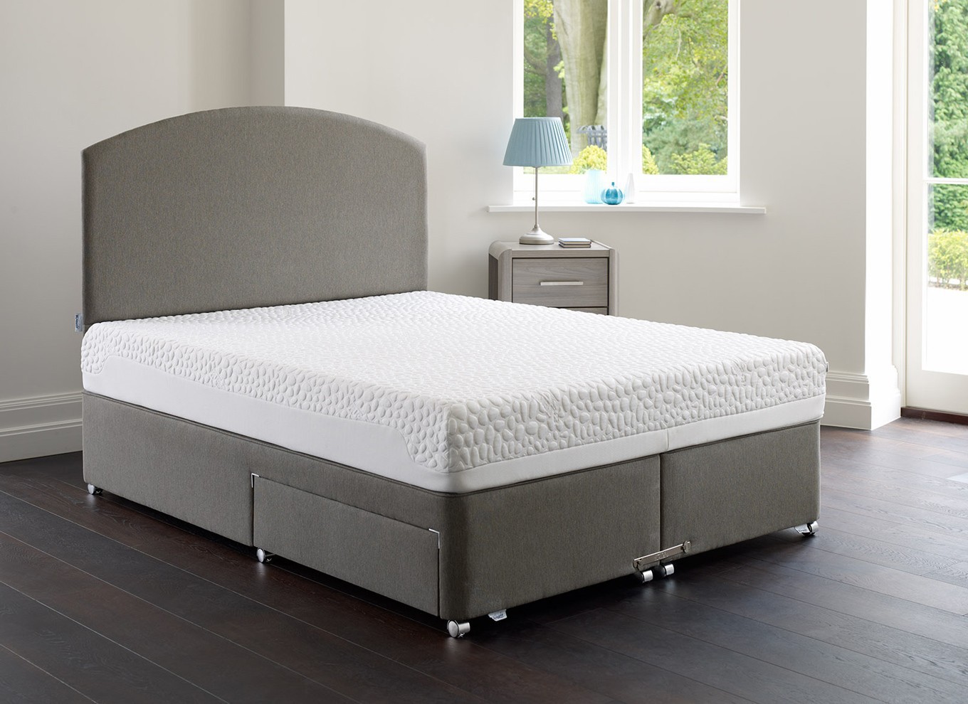 Tempur Cloud Deluxe 22 & Savoy Divan Bed -