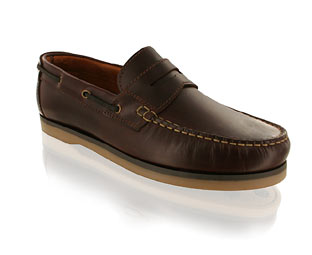 Simple Saddle Apron Deck Shoe