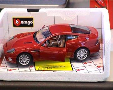 Bburago 1:18th Diamond Collection: Aston Martin V12 Vanquish