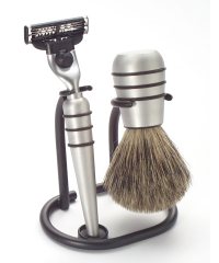 Shaving set in matt black and aluminium