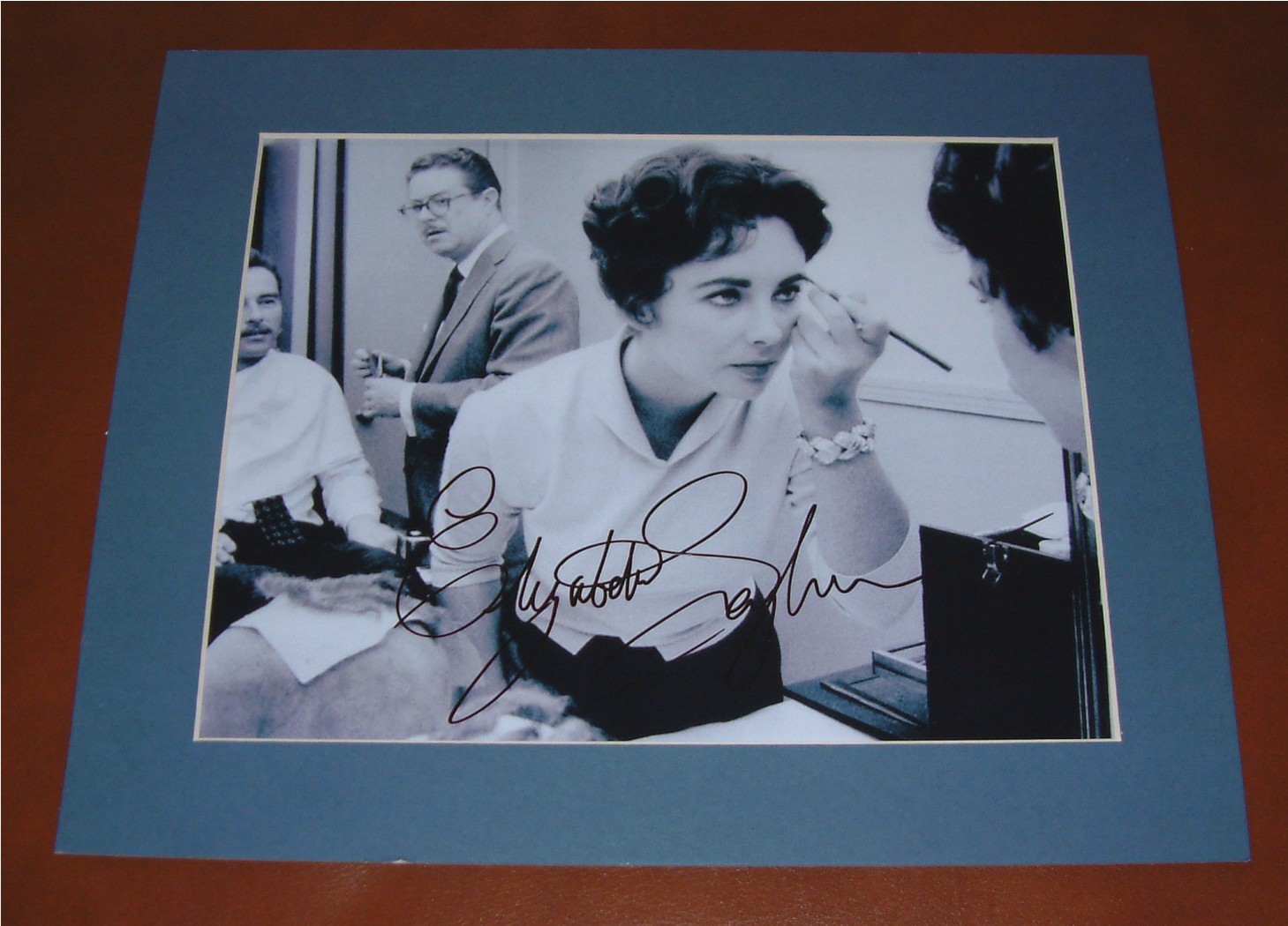 ELIZABETH TAYLOR b/w PHOTO MOUNTED TO 12 x 10