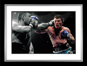 FamousRetail Ricky Hatton v Kostya Tszyu signed 18x12and#39;and39; photo