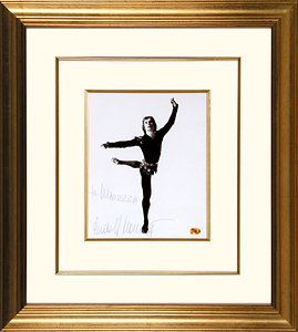 FamousRetail Rudolf Nureyev signed 8x10 photo