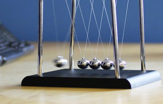 FreshGadgetz Newtons Cradle (Large)