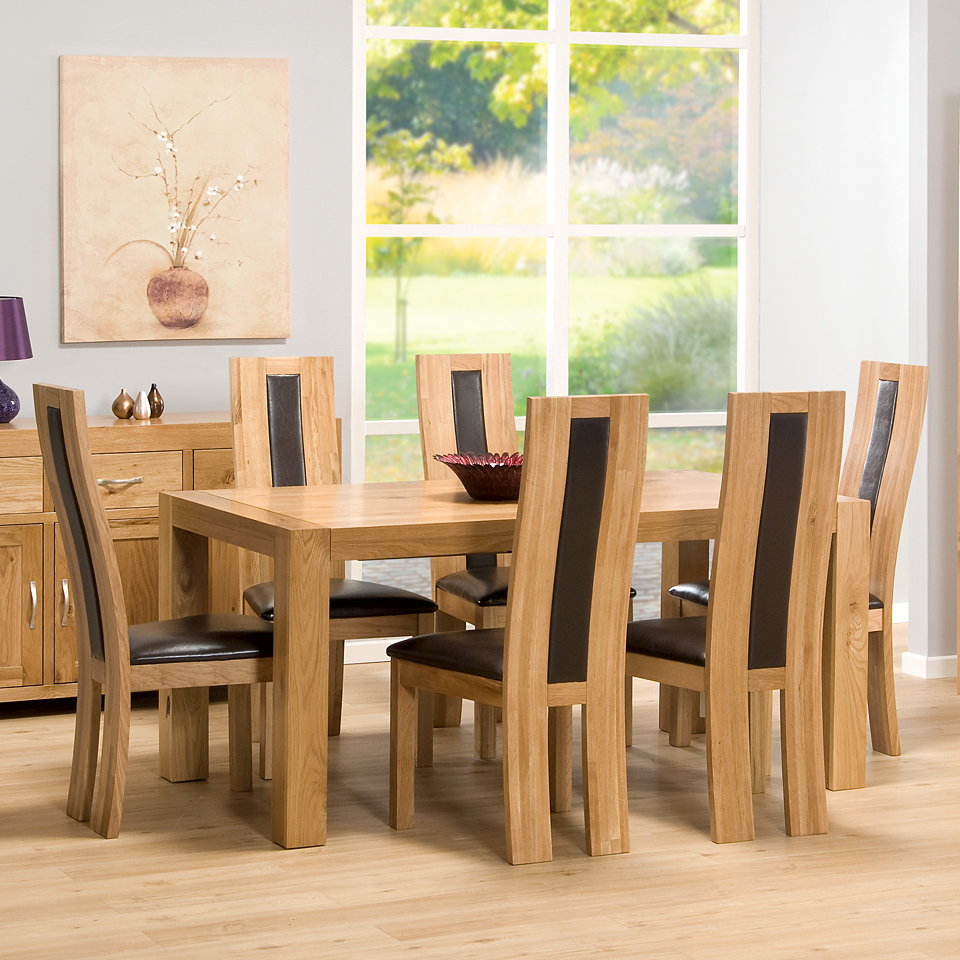 Chepstow Oak Extending Dining Table