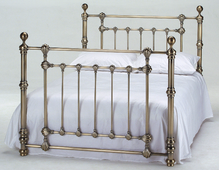 Victoria 4ft 6 Double Brass Bedstead