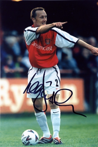 LEE DIXON SIGNED 10 x 8 INCH COLOUR PHOTOGRAPH