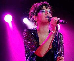 Lily Allen / verlegt aus Astra-Tickets weiter