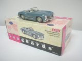 Vanguards VA07800 Mercedes-Benz 200 SL Roadster Open Top in Light Blue and Cream