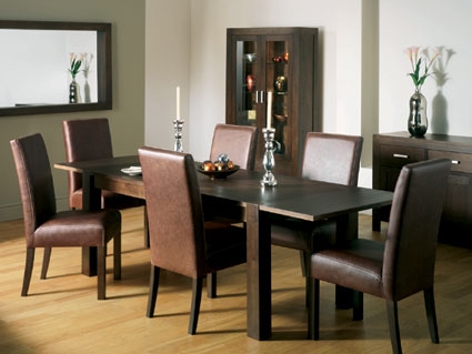 Walnut Extending Dining Table 180 - 260cm -