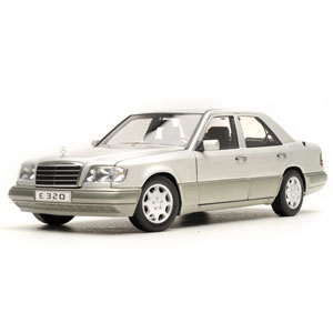 mercedes E320 1995 - Silver 1:18