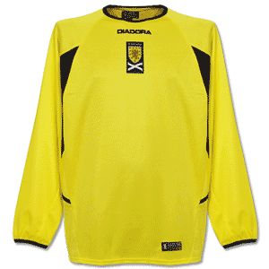 Diadora Scotland GK home 04/05