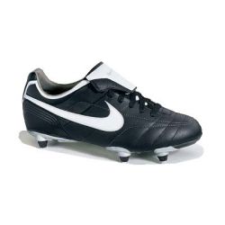 Nike Mystic SG. Classic Football Boot