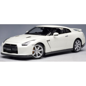 nissan GTR R35 2007 - White 1:18