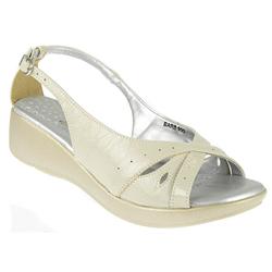 Pavers Female Barb900 Casual in Beige Patent