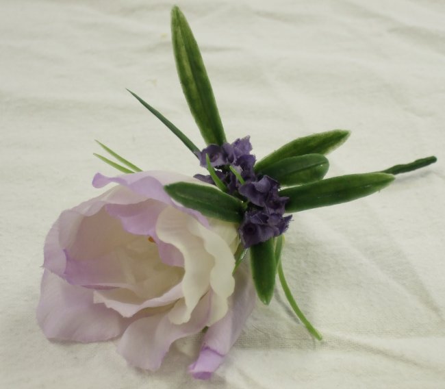 Lilac Lisi Buttonhole