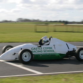 treatme.net Race Car Standard Course (Castle Combe)