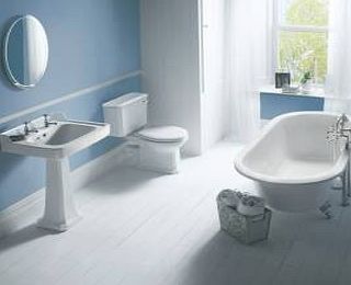 Trueshopping Traditional 1740mm Freestanding Bathroom Suite