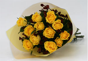 Unbranded 12 Yellow Roses with Free Chocolate Collection