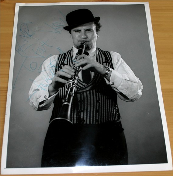 ACKER BILK SIGNED 10 x 8 B/W PHOTO - DEDICATED