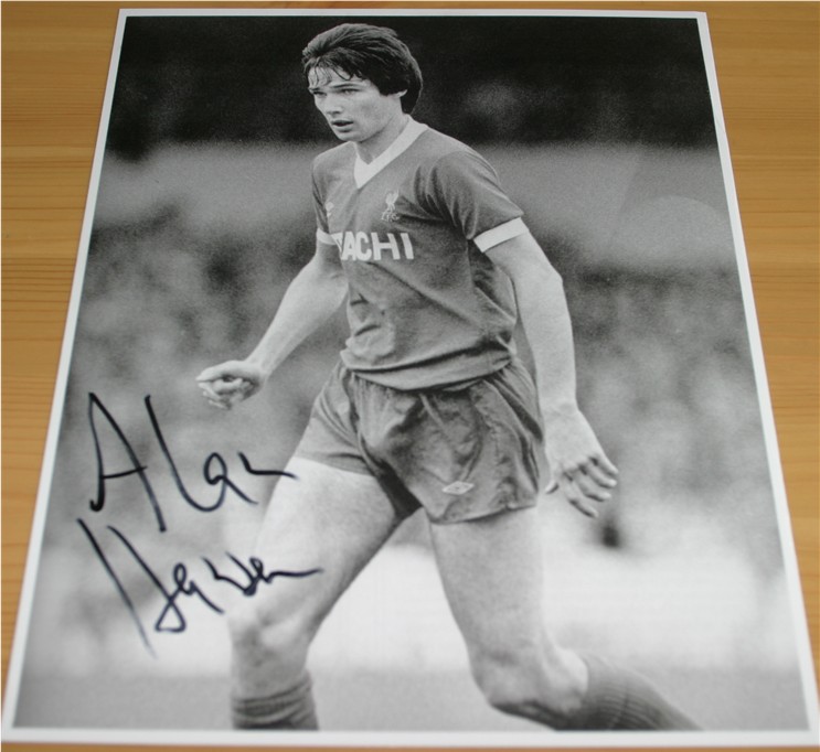 ALAN HANSEN SIGNED LIVERPOOL B/W 10 x 8 PHOTO