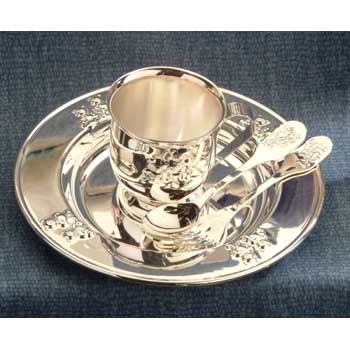 A beautiful 4 piece silver plated baby feeding set with a teddy bear design