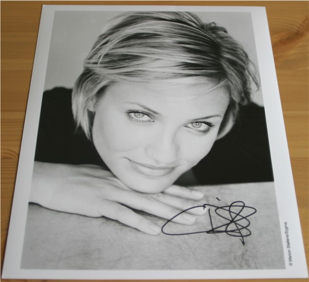 CAMERON DIAZ HAND SIGNED 10 x 8 INCH B/W