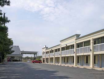 Unbranded Days Inn Fredericksburg North