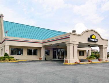 Unbranded Days Inn Oglethorpe Mall