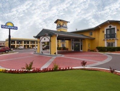 Unbranded Days Inn Tulsa Airport