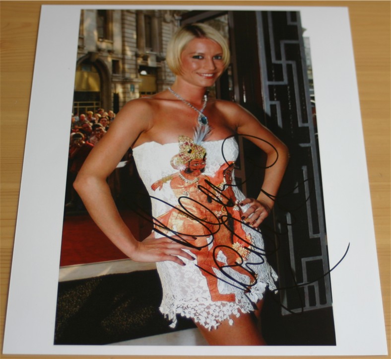 DENISE VAN OUTEN HAND SIGNED 10 x 8 COLOUR