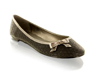 Black ballerina shoeSnakeskin effectContrast trim detailBow trim detailSlip on style!Product Name: M