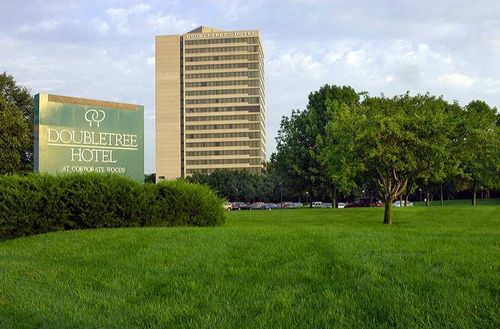 Unbranded Doubletree Hotel - Overland Park