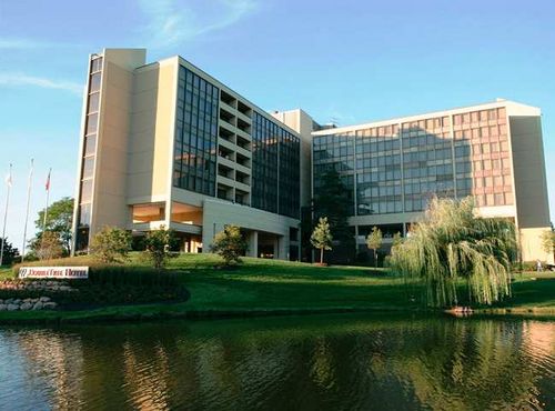 Unbranded Doubletree Hotel Chicago - Oak Brook