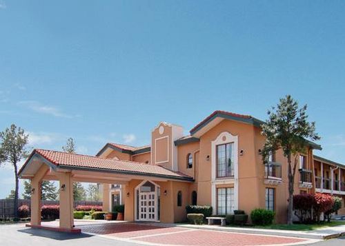 Unbranded Econo Lodge Memphis Airport