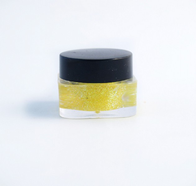 Elegant gold glimmering gel.