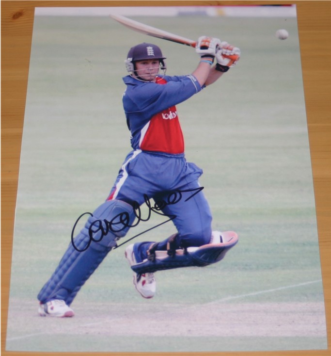 GERAINT JONES HAND SIGNED 11 x 8 INCH PHOTO