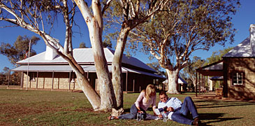 alice spring springs tour telegraph station royal flying doctor service school of the air reptile ce