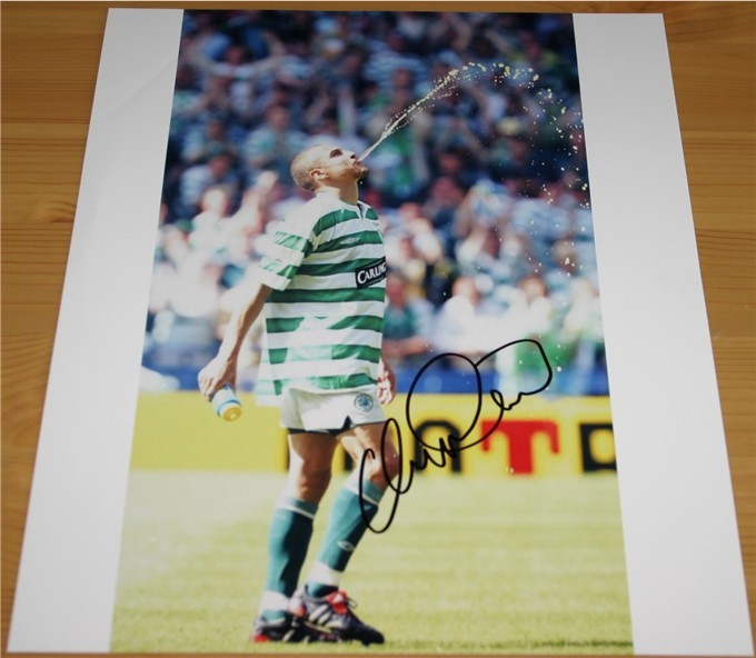 HENRIK LARSSON SIGNED 10 x 8 INCH PHOTO