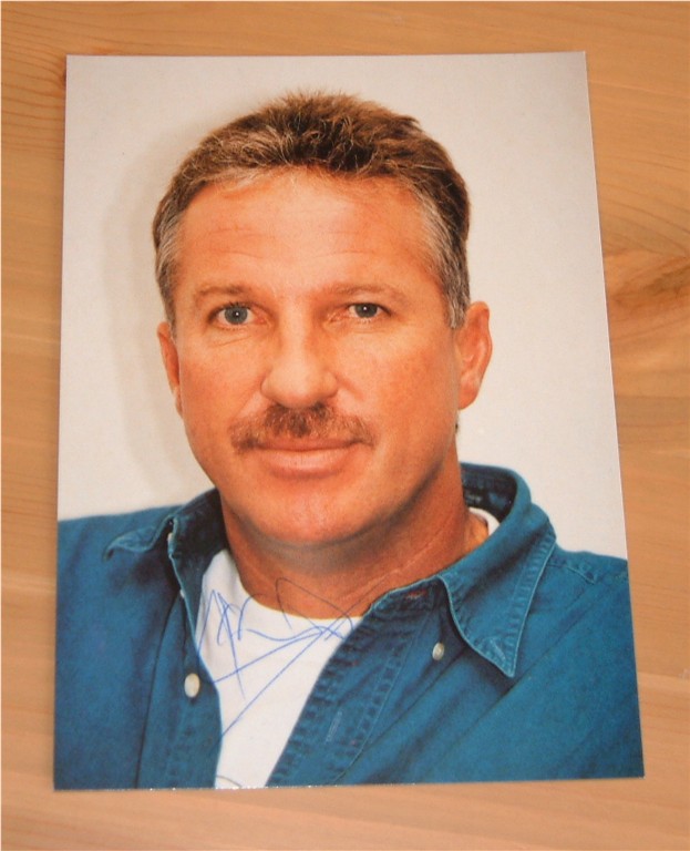 IAN BOTHAM SIGNED 6 x 4 INCH PHOTOGRAPH