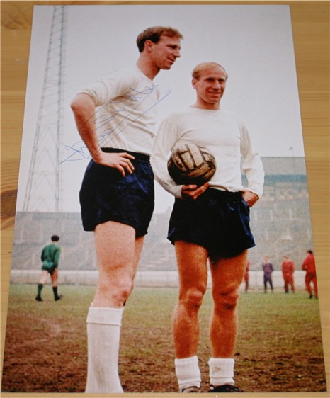 JACK CHARLTON HAND SIGNED 9 x 6 INCH PHOTOGRAPH