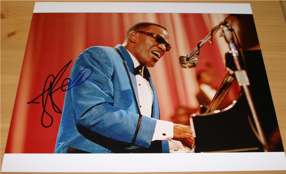 JAMIE FOXX SIGNED RAY 10 x 8 INCH PHOTO