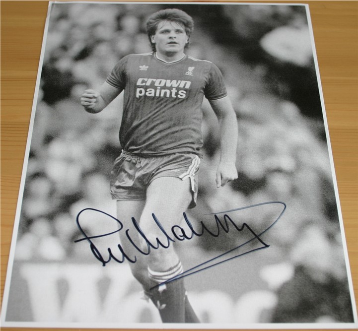 JAN MOLBY SIGNED LIVERPOOL B/W 10 x 8 PHOTO