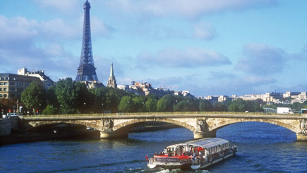 Unbranded Lunch Cruise in Paris for Four