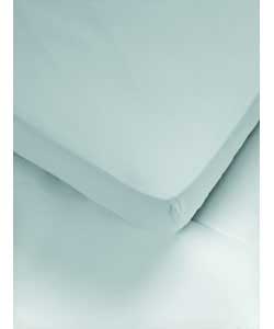 50 cotton, 50 polyester non iron percale.Machine washable at 40 degrees C.Suitable for tumble drying