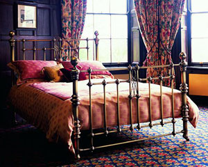 Relyon- Iona Classic- 4FT 6&quot; Double- Hand Polished Bedstead