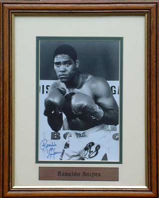 Unbranded Renaldo Snipes signed and framed presentation