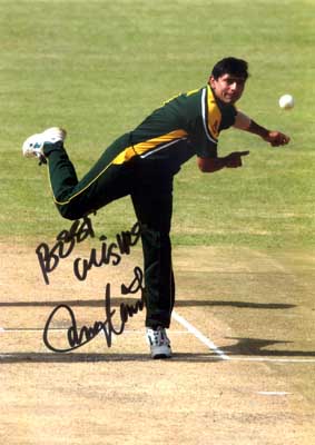 Unbranded Saqlain Mushtaq signed photo