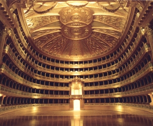 Unbranded Simon Boccanegra (Teatro Massimo di Palermo)