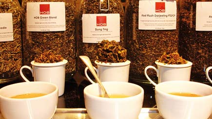 Unbranded Tea Tasting with Alex Probyn, Master Tea Blender